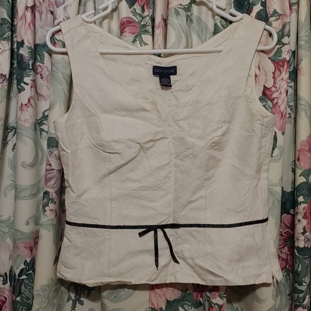 🎉Ann Taylor size 4 top